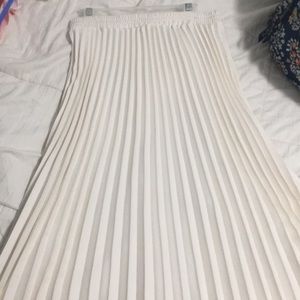Pleated white skirt